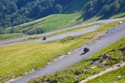 Las mejores rutas en moto por Navarra carreteras imprescindibles para disfrutar sobre dos ruedas