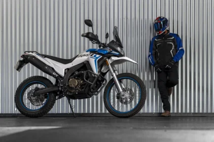Comparativa KTM 390 Adventure R y Voge 300 Rally ¿cuál merece más la pena