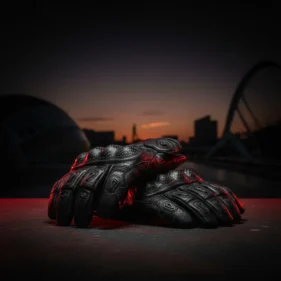 Guantes de moto nueva normativa 2026, homologación y qué debes saber